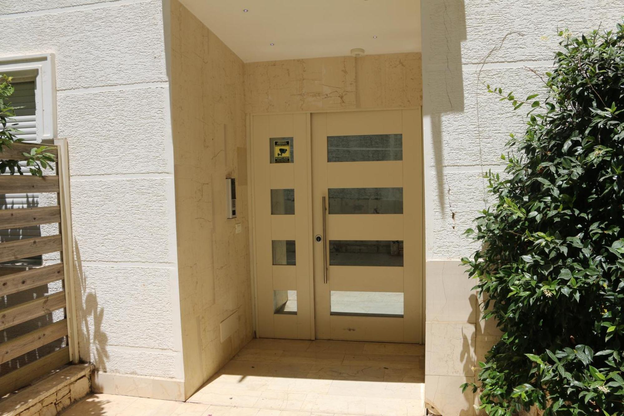 White - Apartament Saranda